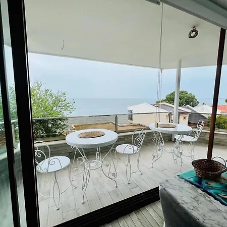 Ella House Butik * Gure