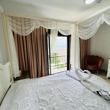 Ella House Butik * Gure